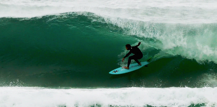 Mick Fanning surfe sur le FCS II MR Twin Ailerons